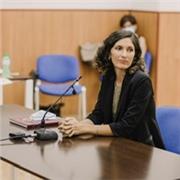 Laureata in Mediazione linguistica, offro lezioni di traduzione e lezioni di lessico e grammatica inglese e francese, puntando su un approccio di studio chiaro e metodico